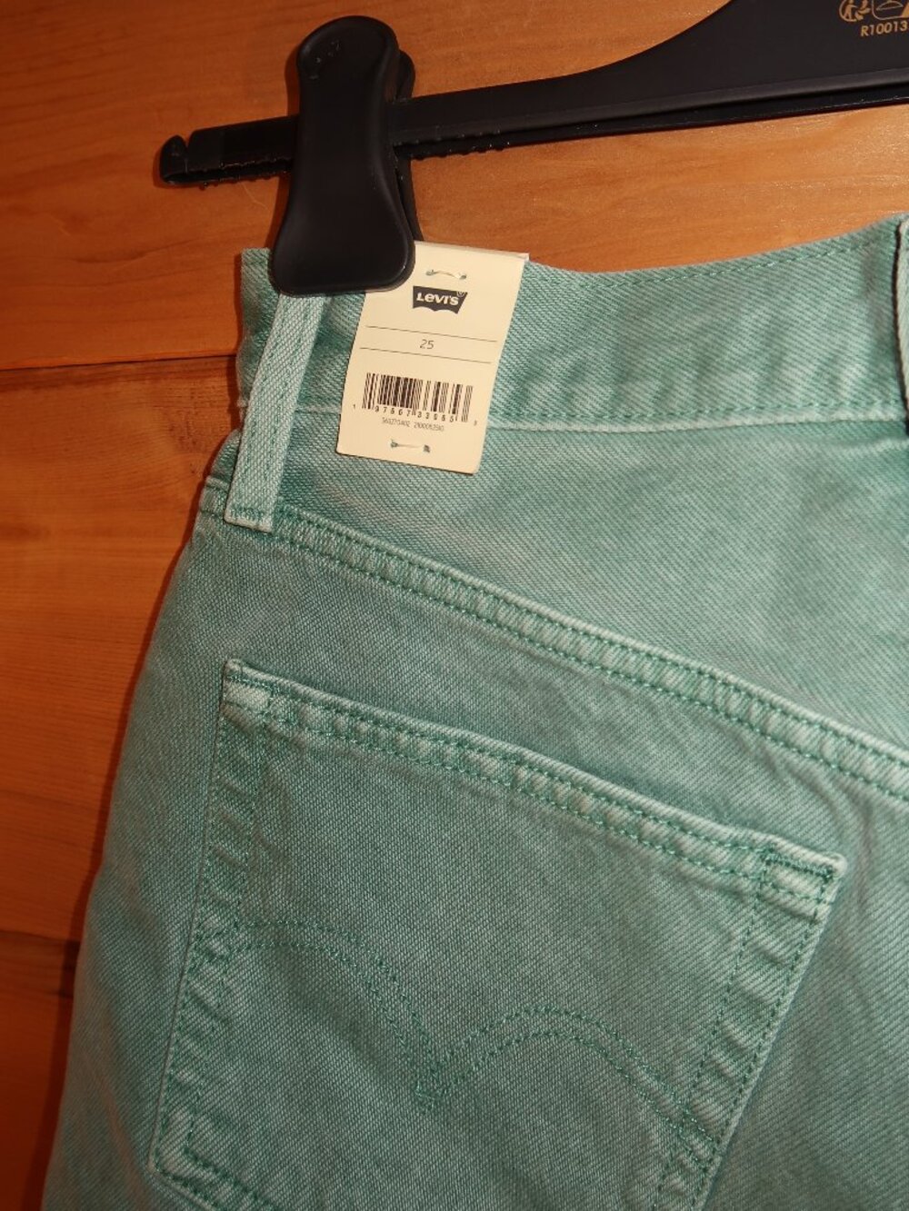 NEW WITH TAGS Levi's 501 High Rise Cut Off Green Shorts - Picture 3 of 7